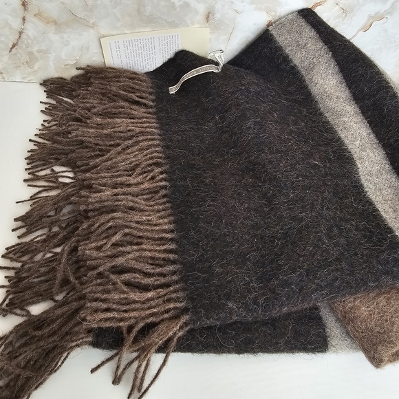 Alicia Adams Alpaca Canyon Throw Blanket - Picture 3 of 14